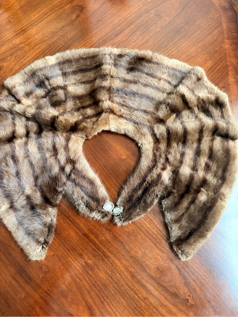 Vintage mid century Mink Stole- with clasp.